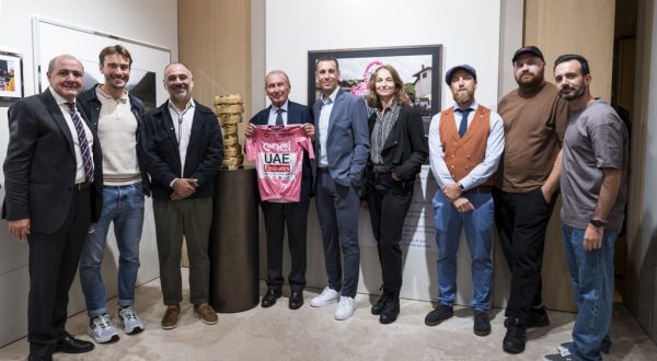 “Il Sabato Rosa del Villaggio”, a Milano una mostra sul Giro d’italia