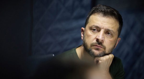 Zelensky “Vogliamo porre fine a guerra ma Russia non ci dà scelta”