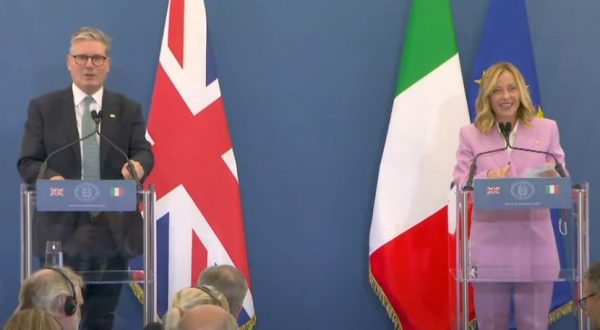 Migranti, Meloni “Con Starmer obiettivo lotta a traffico essere umani”