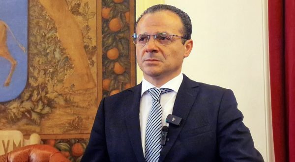 Sindaco di Taormina “No allo sciacallaggio mediatico per qualche like”