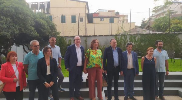 Migranti, la Commissione Ue in visita a Catania