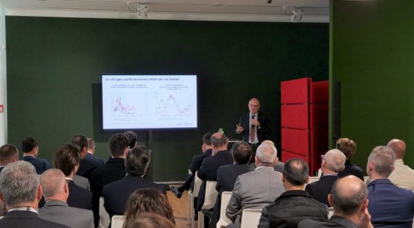 Intesa Sanpaolo presenta programma da 10 mld agli industriali torinesi