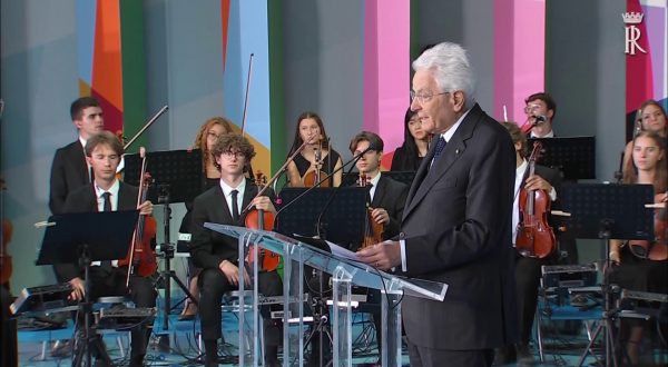 Giovani, Mattarella “Tecnologia non diventi barriera incomunicabilità”