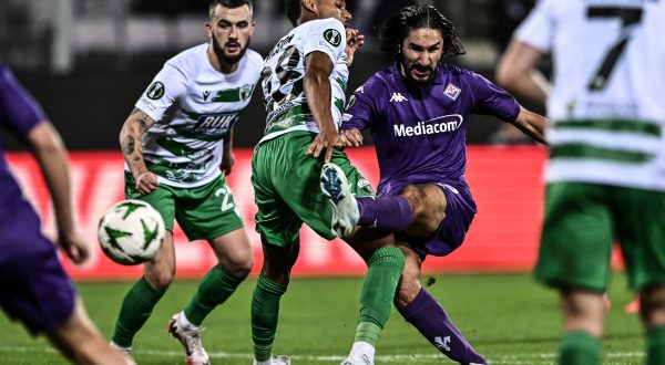 La Fiorentina fatica, ma piega 2-0 i campioni del Galles