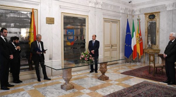 La Regione dedica Sala degli Specchi all’avvocato Maria Mattarella