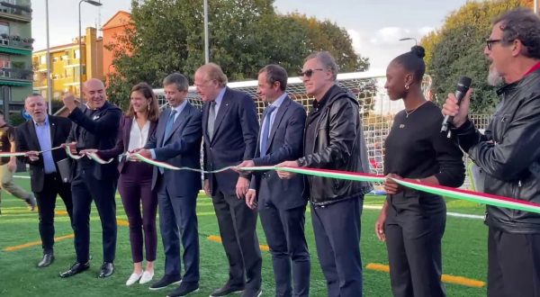 Nuovo campo di calcio per i giovani del quartiere milanese di Baggio