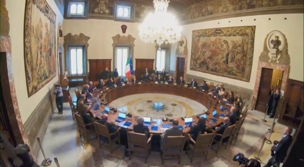 Via libera dal Governo alla manovra da 30 miliardi