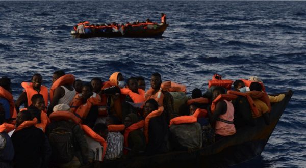 Immigrazione clandestina, fermati a Catania 4 scafisti sudanesi