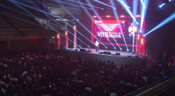 Generali a Modena con lo show “Vite: storie di felicità”