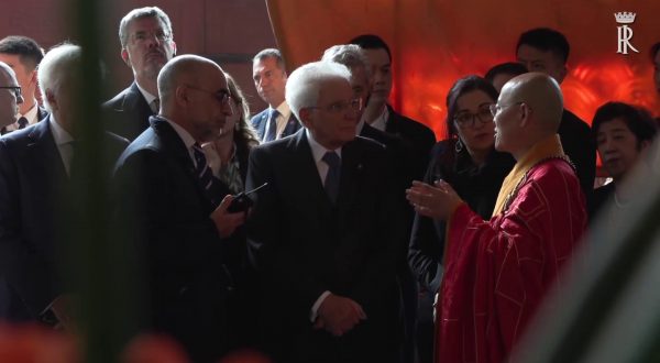 Cina, Mattarella in visita al tempio di Lingyin