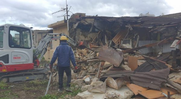 A Messina avviata la demolizione delle baracche di via Taormina