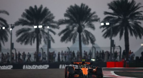 Le McLaren volano nelle libere di Abu Dhabi, Ferrari dietro