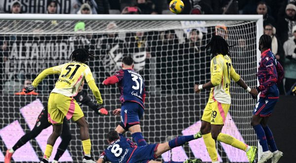 Mbangula-gol al 92°, la Juve rimonta il Bologna