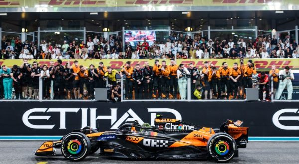 Norris vince ad Abu Dhabi, titolo costruttori McLaren, podio Ferrari