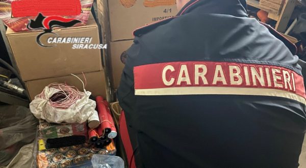 Sequestrati 35 chili di fuochi d’artificio a Siracusa, arrestato 43enne