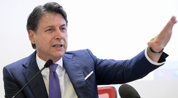 Ue, Conte “Non è una Commissione ma un gabinetto di guerra”