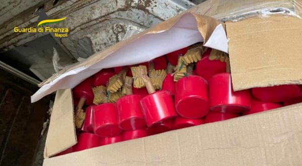 Sequestrate 2 tonnellate di fuochi d’artificio nel Napoletano